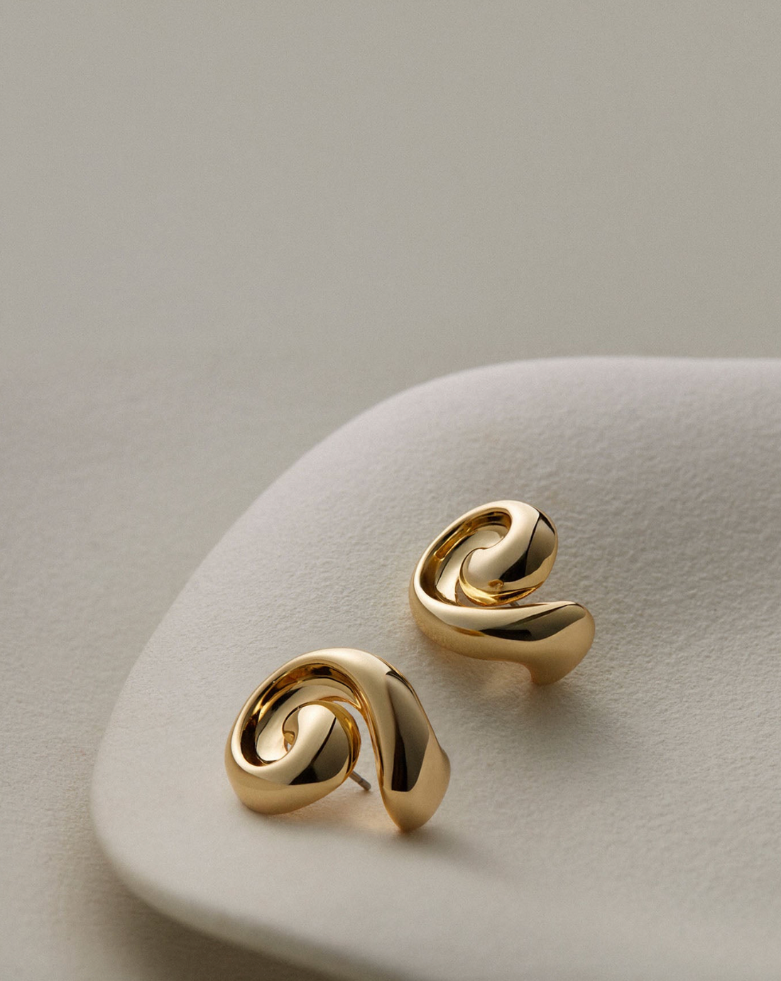 Gio Earrings High Polish Gold