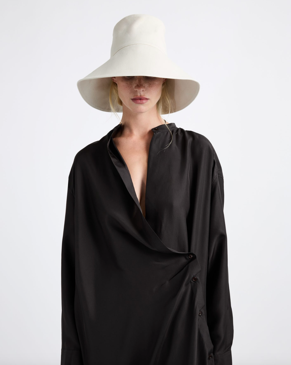Walker Bucket Hat Off White
