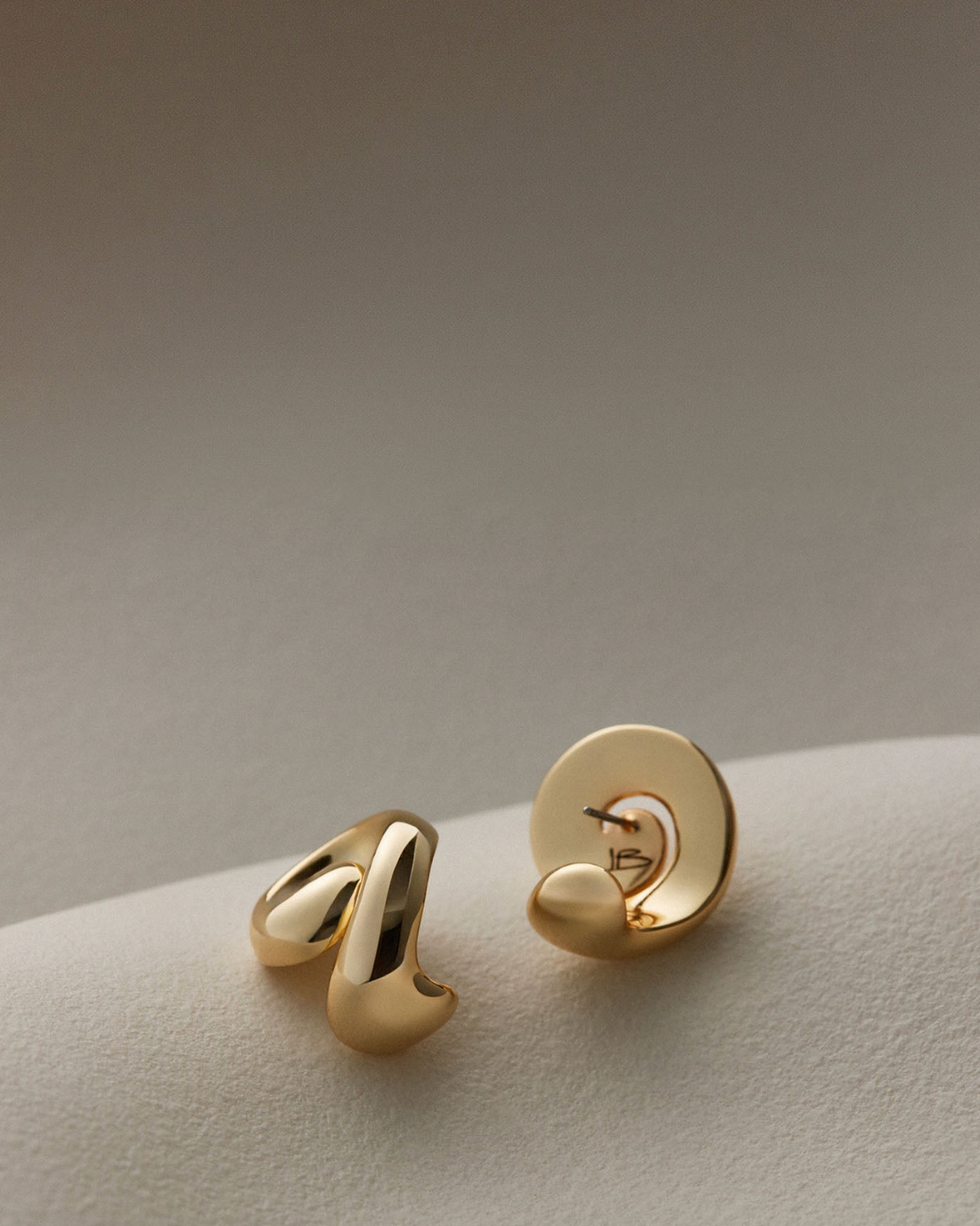 Gio Earrings High Polish Gold